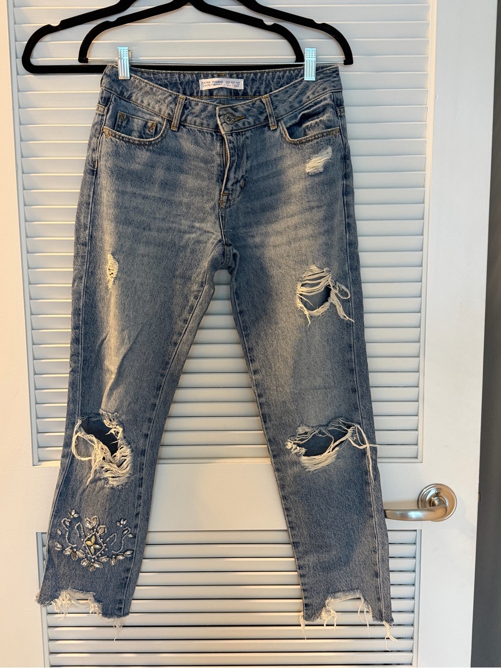 Zara Light Blue Distressed Straight-Leg Jeans with Embroidery